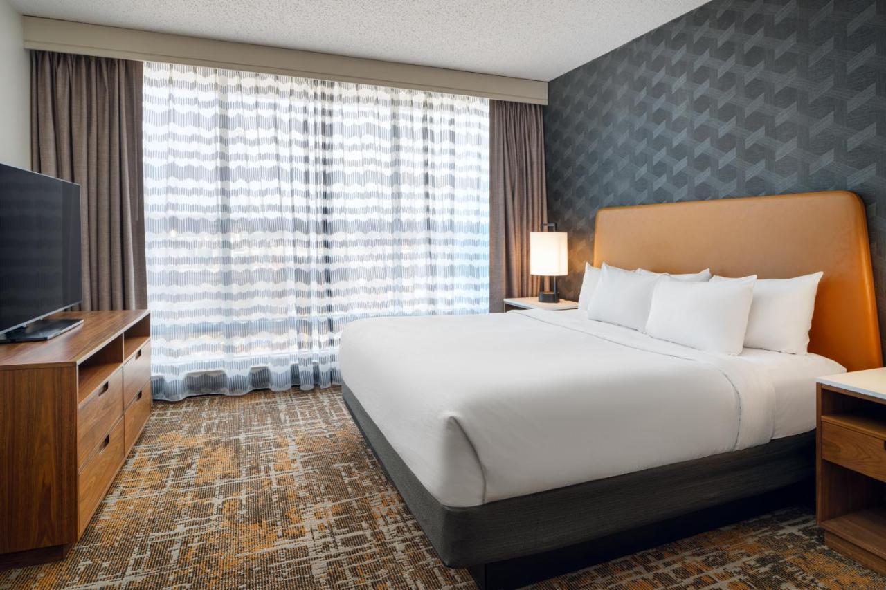 One-Bedroom King Suite - Hearing Access/Non-Smoking,1498647688:JPEG